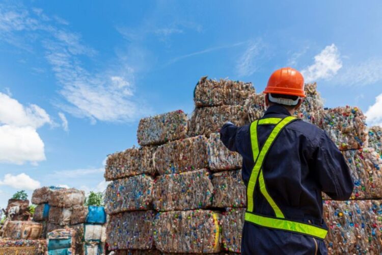 Solusi Pengolahan Limbah Plastik dan Kardus untuk Perusahaan